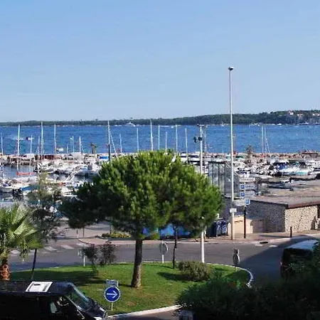 Riviera Of Hotell 4*